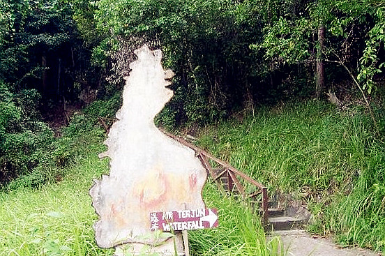 2595973-Path_to_Asah_Waterfalls_Pulau_Tioman_副本