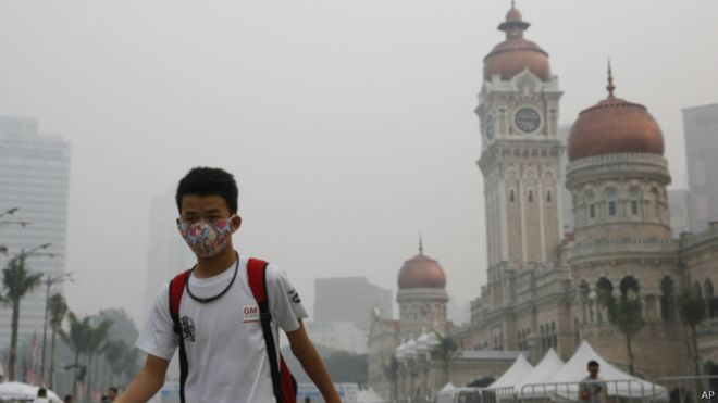 151004134949_a_malaysian_man__640x360_ap-min