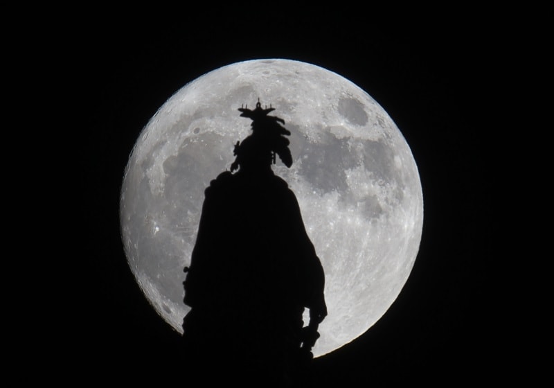 800x560_moon-min