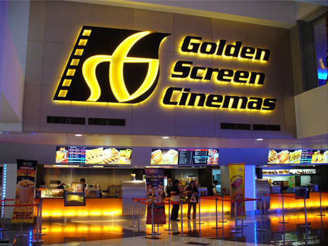 golden-screen-entrance