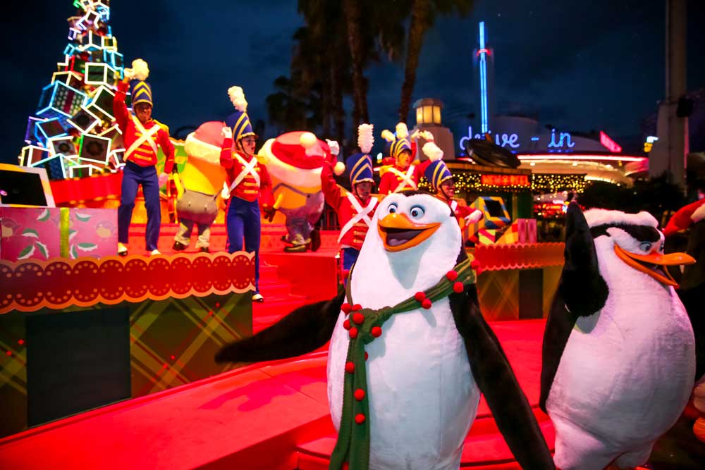 hollywood-christmas-gift-show-penguin