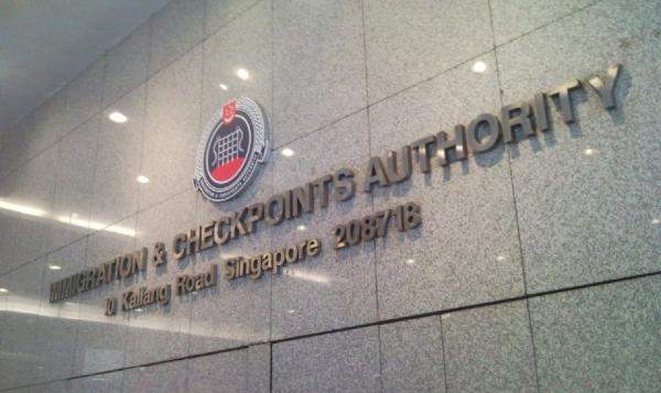 immigration_and_checkpoints_authority_ica_officer_rude_tourist_cannot_speak_understand_english_0-min