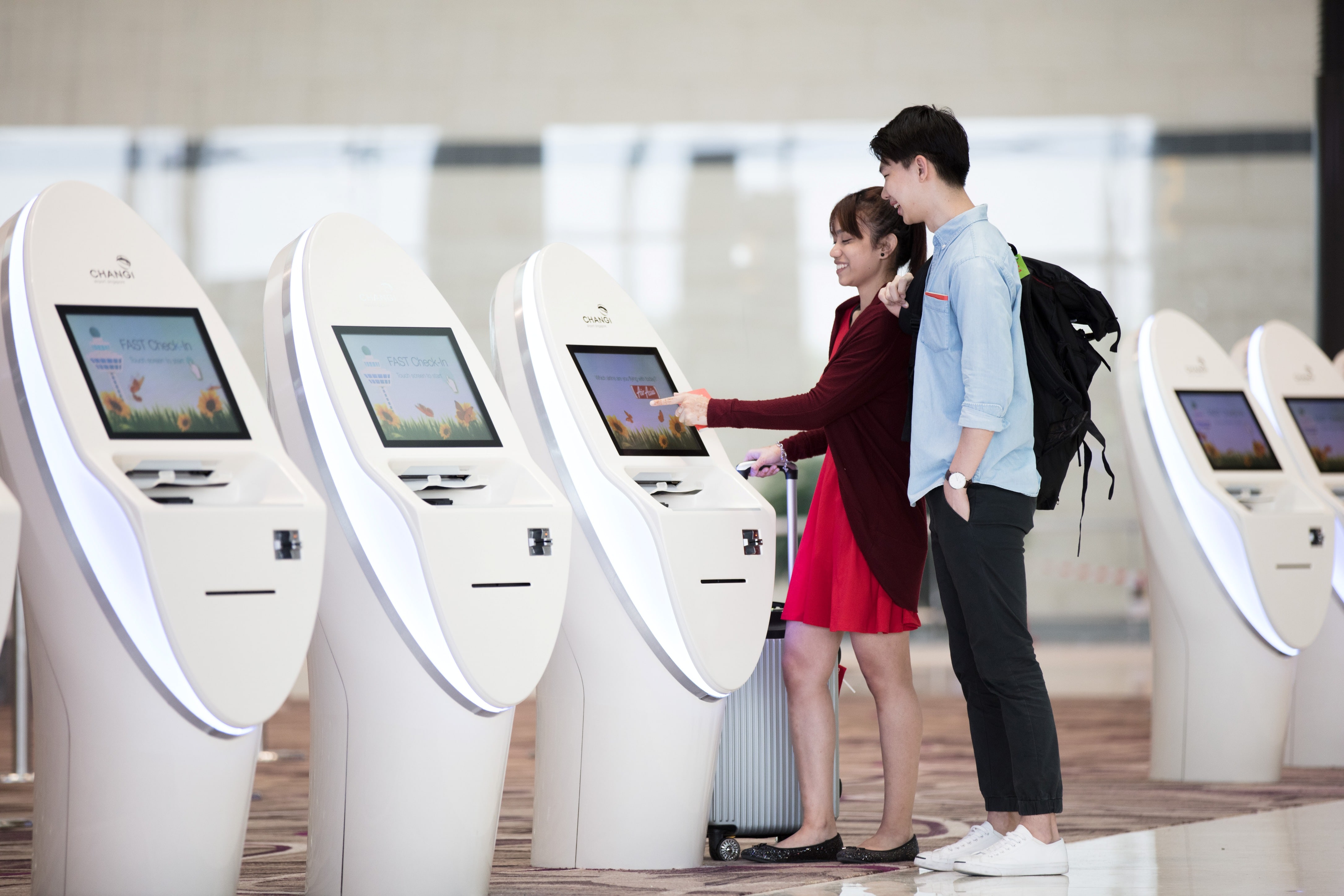 Бесконтактный терминал. Терминал. Технологии аэропорт. Singapore терминалы в аэропорту. Информационные технологии в аэропорту.