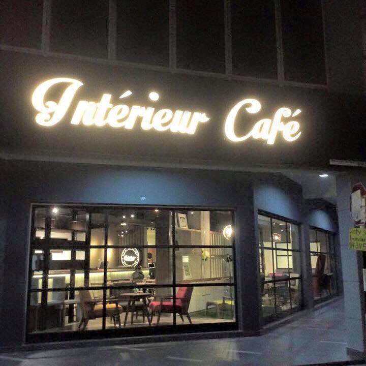 johor food: bukit indah cafes / Intérieur Café